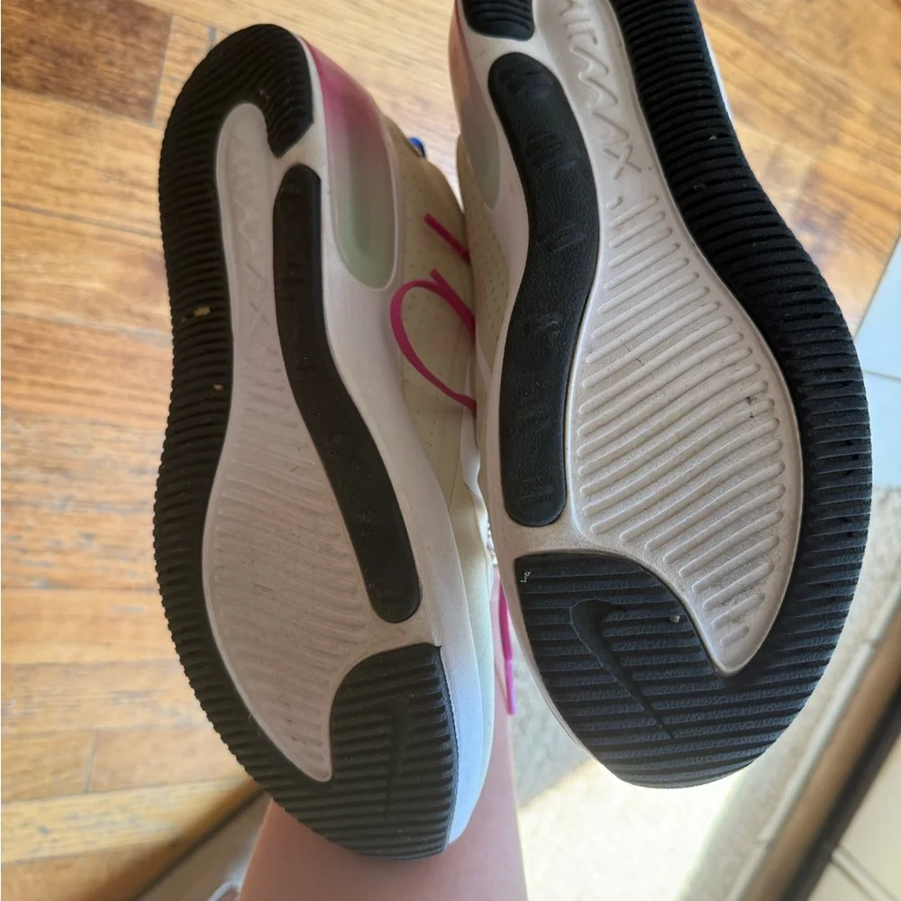 Nike Womens Air Max Dia size 8